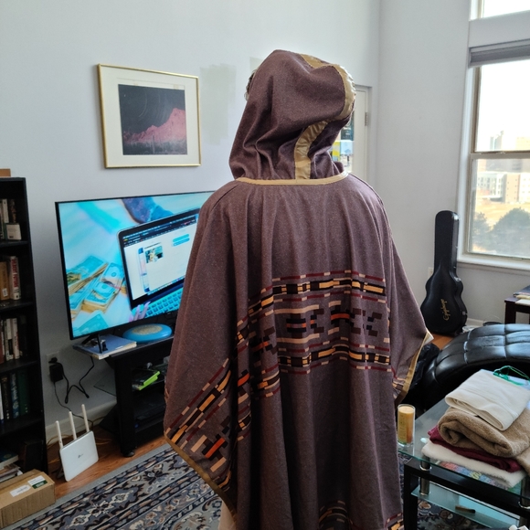 Kuruphone Poncho - Picture 2 of 2